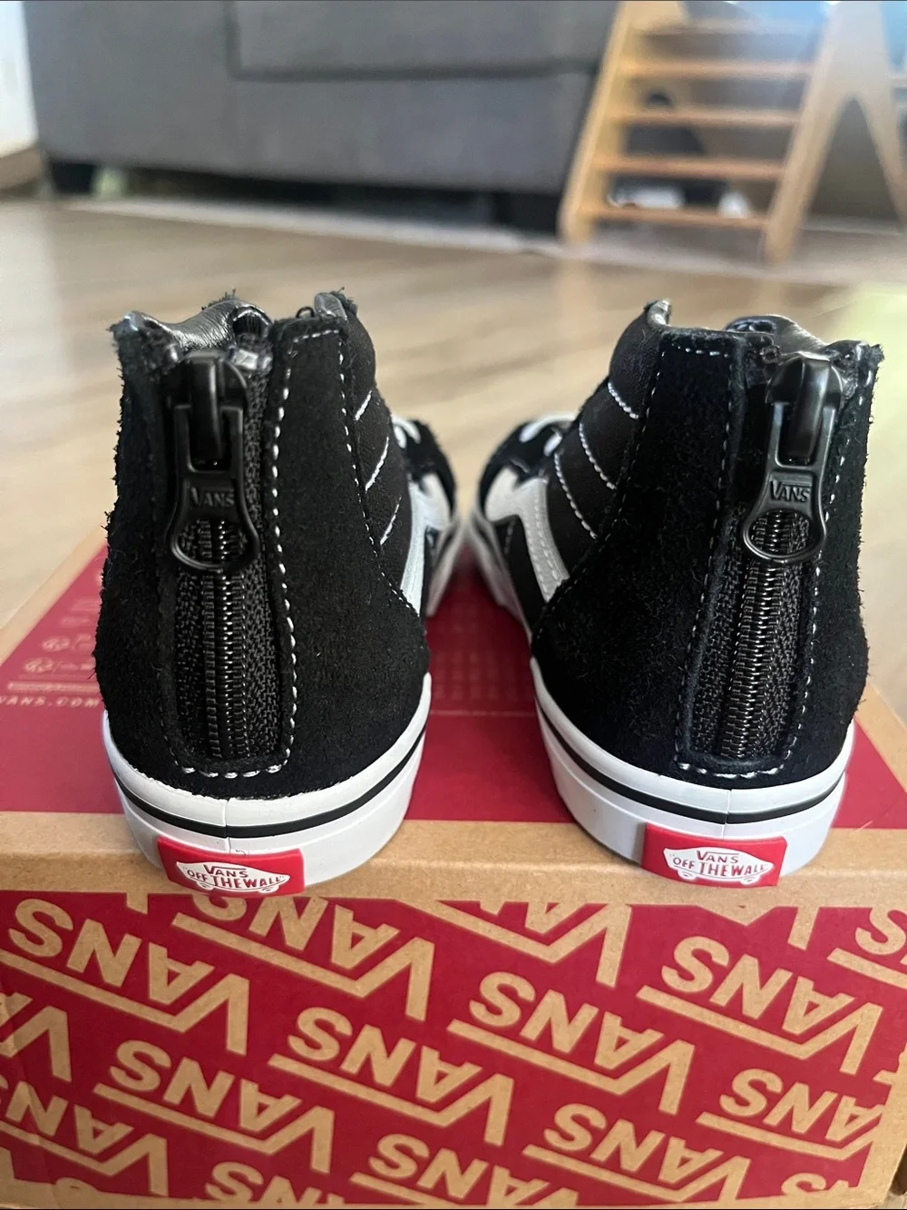 Vans toddlers. Black and White High-Top Skate Sneakers. Zipper in back